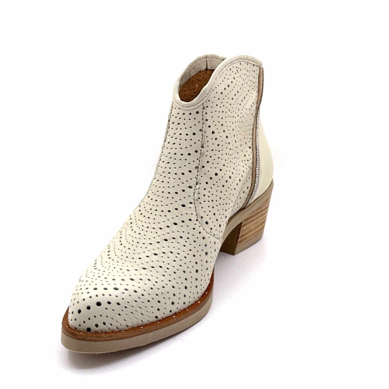 aki Ivoire Chaussures