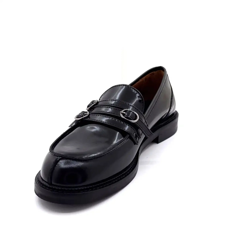 Μαύρο γυαλισμένο δέρμα σε χρώμα Ivoire 9022 Ivoire Chaussures