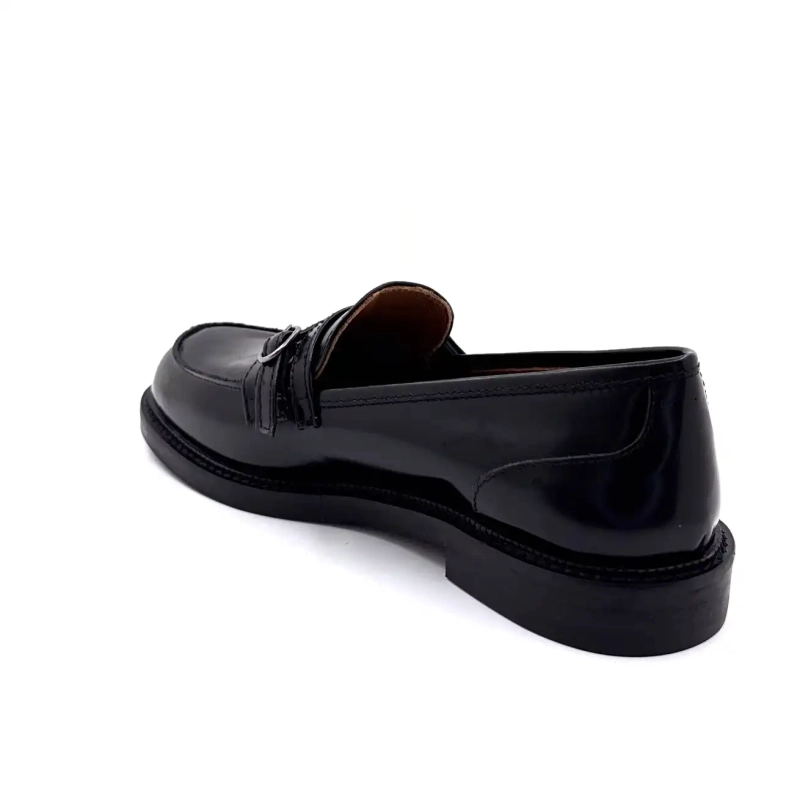 Μαύρο γυαλισμένο δέρμα σε χρώμα Ivoire 9022 Ivoire Chaussures