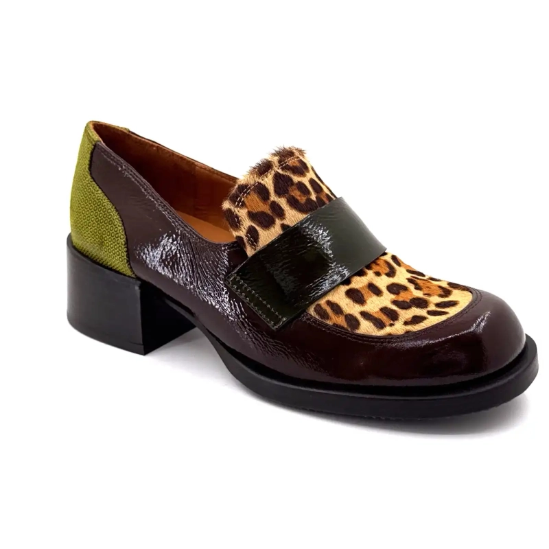 Chie Mihara Zumaira marrom couro envernizado estampado verde e pônei Leo Ivoire Chaussures