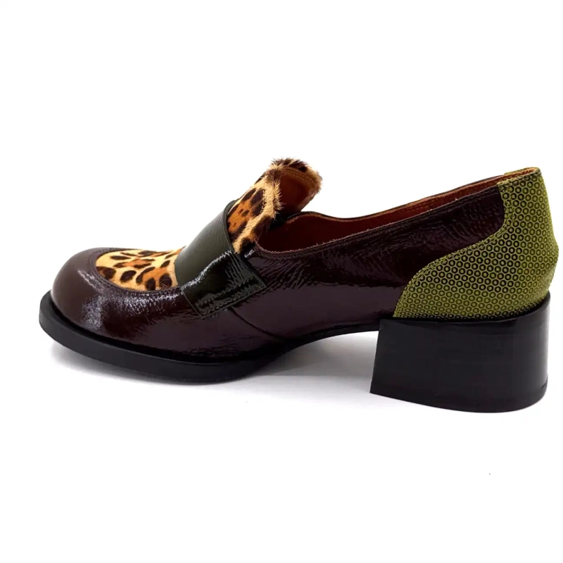 Chie Mihara Zumaira Bruin Lakleer Bedrukt Groen & Leo Pony Ivoire Chaussures