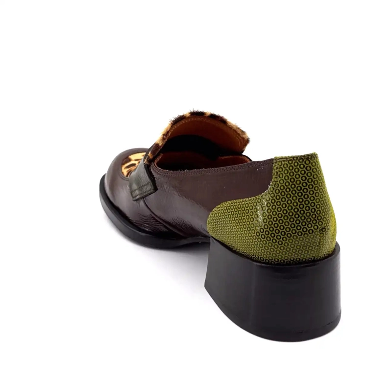Chie Mihara Zumaira - Charol marrón estampado, poni verde y leo Ivoire Chaussures