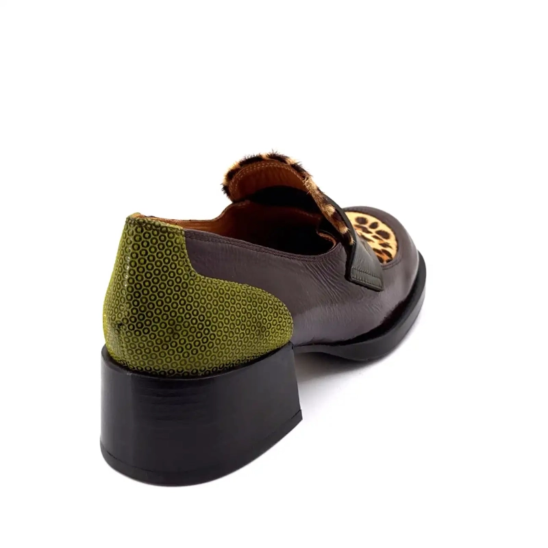 Chie Mihara Zumaira Braunes Lackleder Bedruckt Grün & Leo Pony Ivoire Chaussures