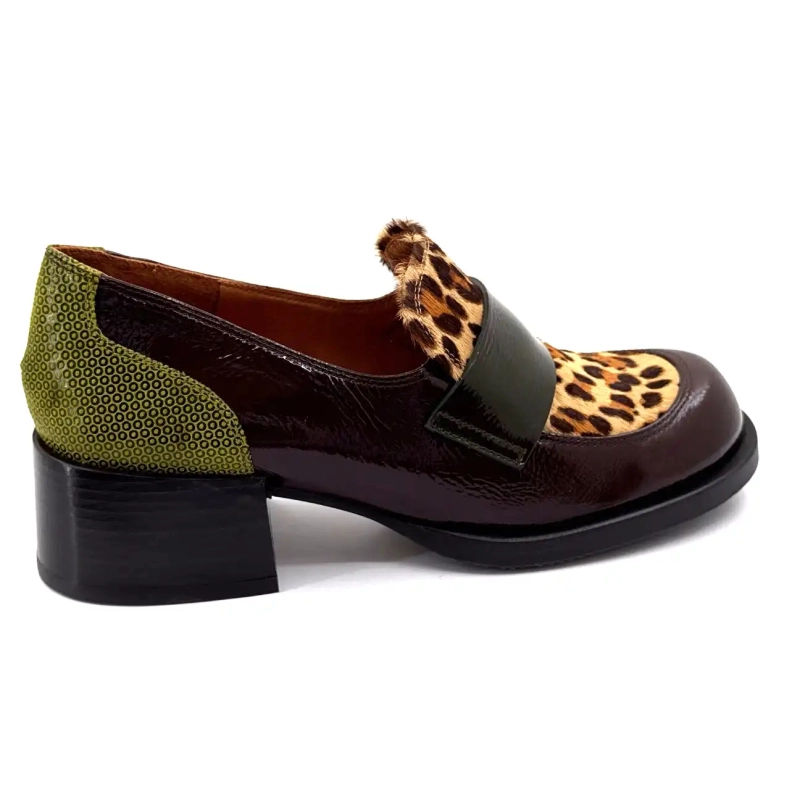 Chie Mihara Zumaira Brunt Lackläder Mönstrat Grönt & Lejonhöns Ivoire Chaussures