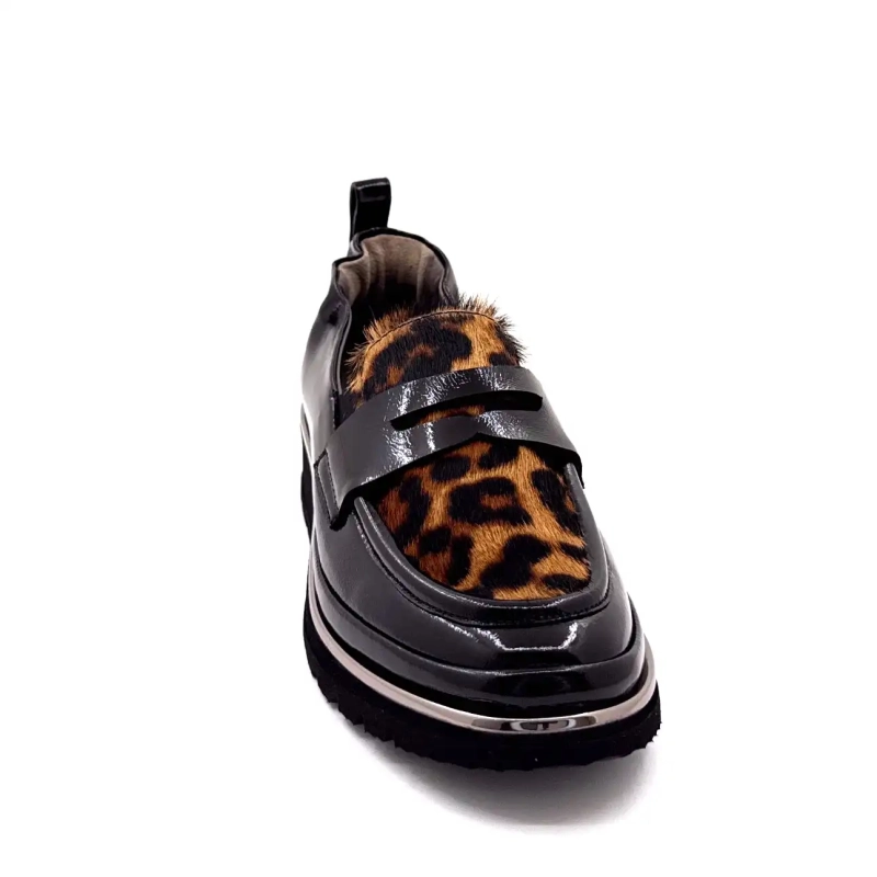 XSA 323 Schwarzer Lackleder Leo Ivoire Chaussures