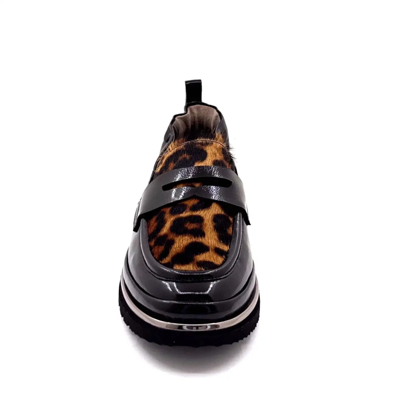 XSA 323 Zwart Lakleer Leo Ivoire Chaussures