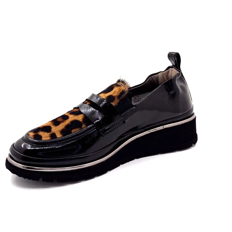 XSA 323 Black Patent Leather Leo Ivoire Chaussures