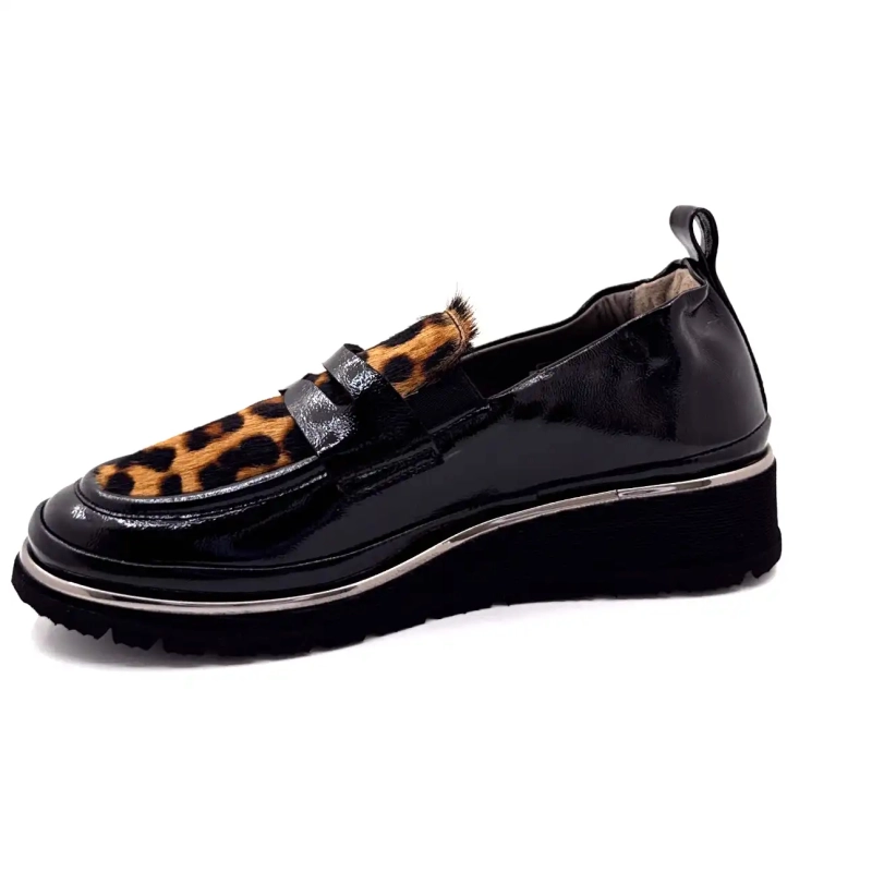 XSA 323 Zwart Lakleer Leo Ivoire Chaussures