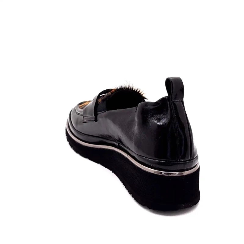 XSA 323 Black Patent Leather Leo Ivoire Chaussures