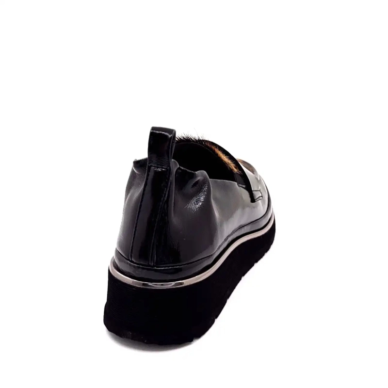 XSA 323 Schwarzer Lackleder Leo Ivoire Chaussures