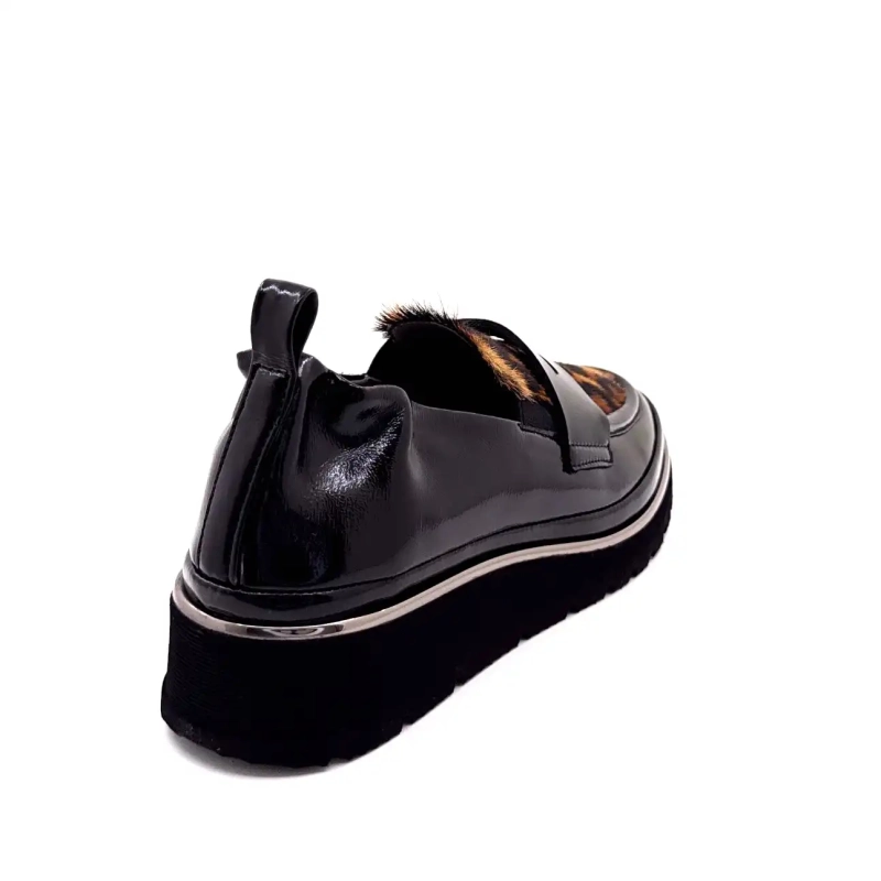 XSA 323 Schwarzer Lackleder Leo Ivoire Chaussures