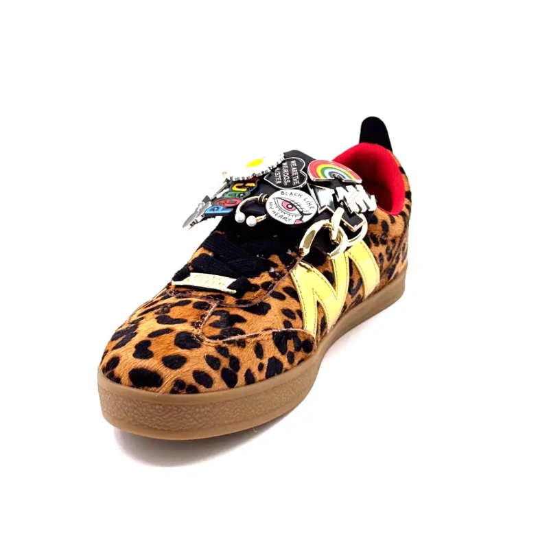 Steve Madden onthult Leo & Jewelry Ivoire Chaussures