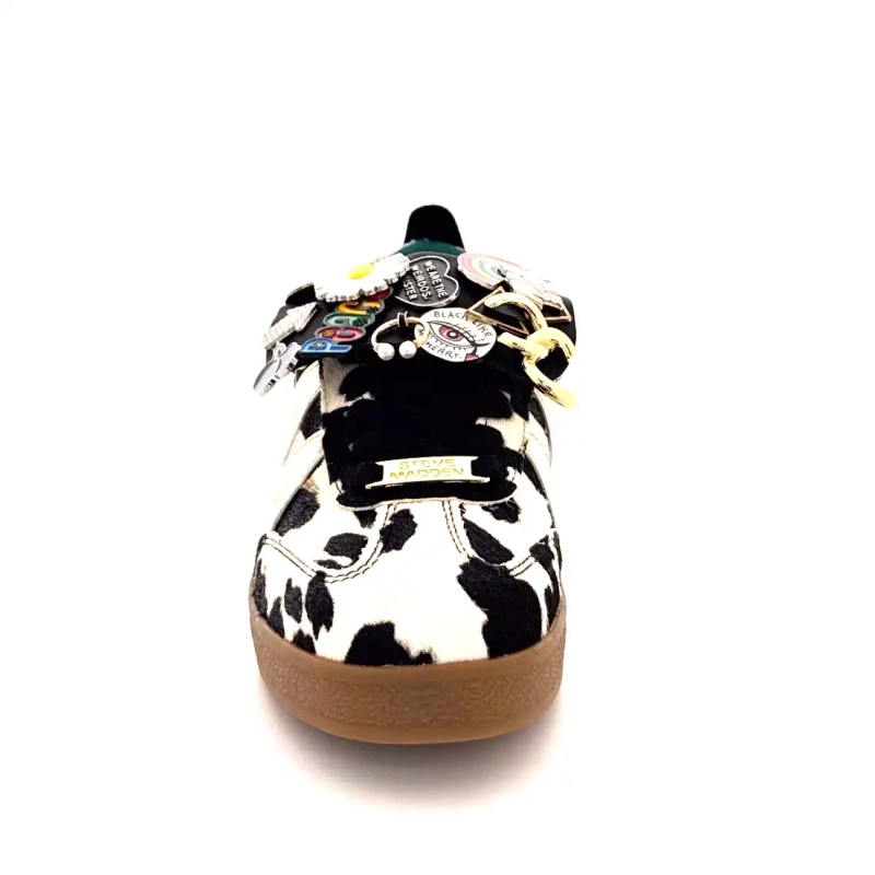 Steve Madden revela estampado de vaca y joyas Ivoire Chaussures