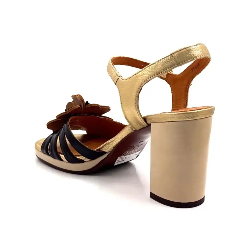 Chie Mihara Parlota 48 em couro bege e dourado com estampa camelo. Ivoire Chaussures