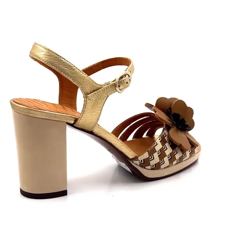 Chie Mihara Parlota 48 em couro bege e dourado com estampa camelo. Ivoire Chaussures