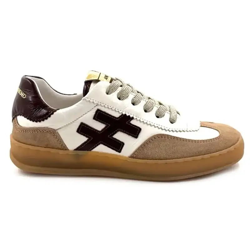 Another Trend A032 T4 Sneakers i hvitt og brunt hasselnøtt semsket skinn €&nbsp;139.00