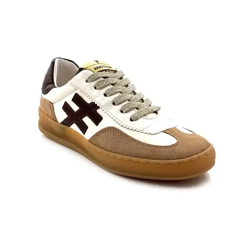 Un altro modello Trend A032 T4 in pelle verniciata bianca e marrone e camoscio color nocciola Ivoire Chaussures