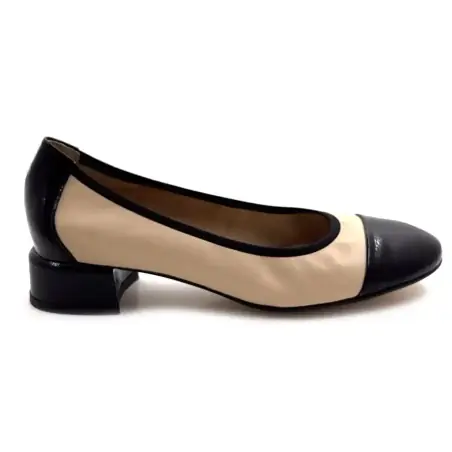 Ivoire ballerinasko 2103 Tf svart og beige lakkskinn €&nbsp;119.00