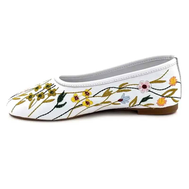 Ivoire D26ya-90 Biała skóra haftowana kwiatami Ivoire Chaussures
