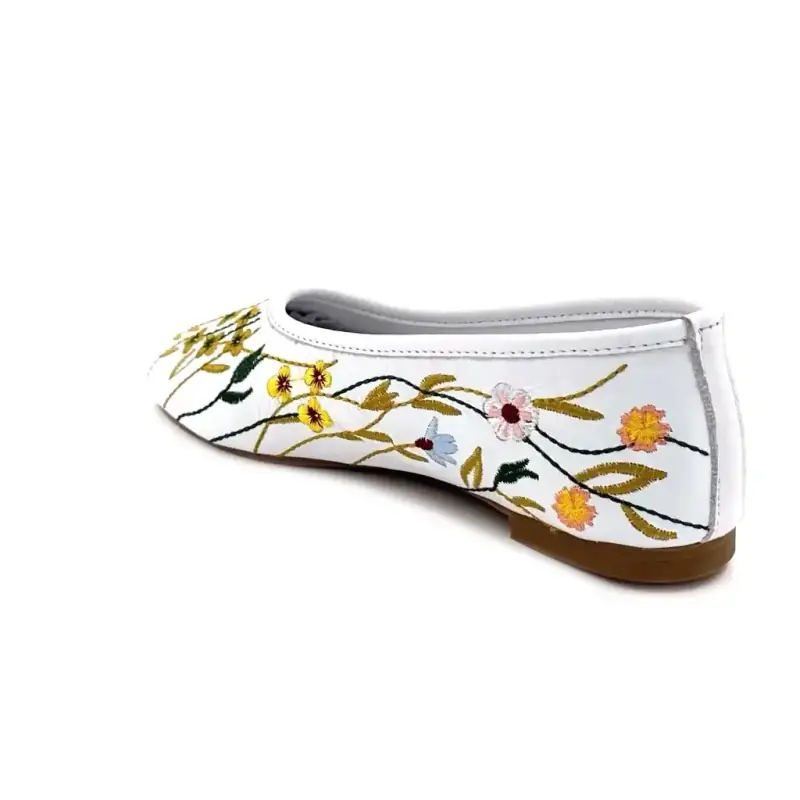 Ivoire D26ya-90 Piele albă brodată cu flori Ivoire Chaussures