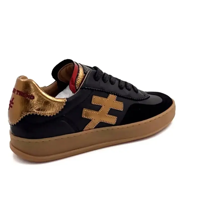 Un altro modello di sneakers Trend A032 in pelle scamosciata nera e bronzo Ivoire Chaussures