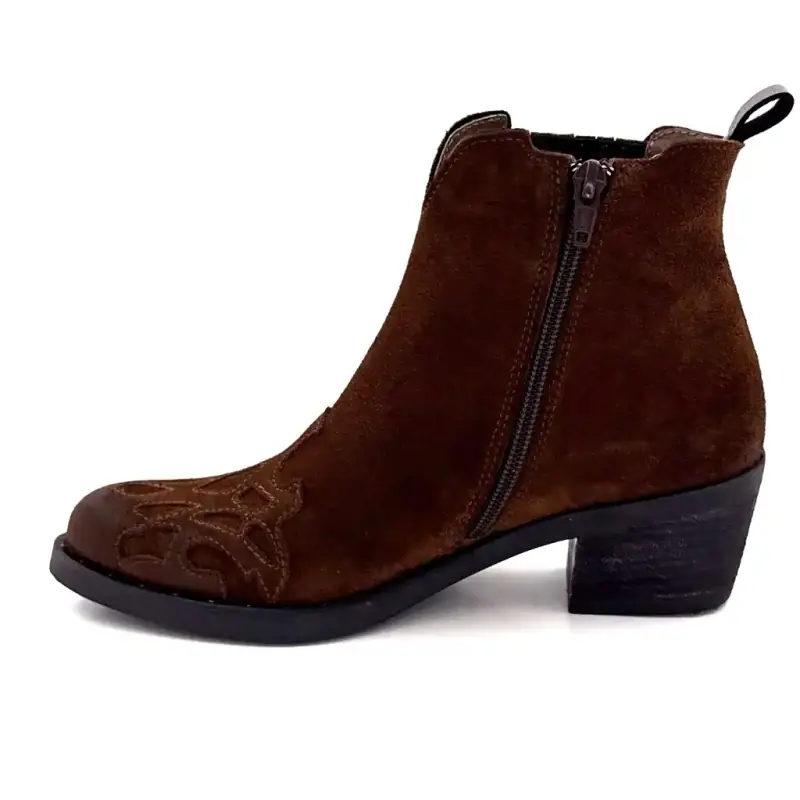 Botas estilo western MKD Ella em camurça marrom Ivoire Chaussures