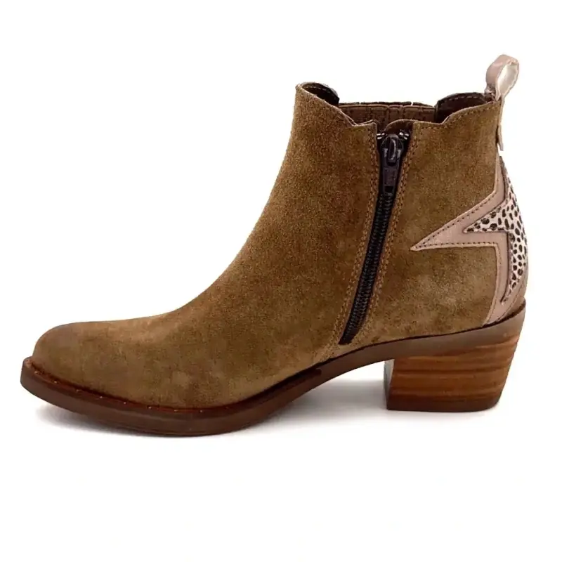 Botas estilo western MKD Emily em camurça cor avelã Ivoire Chaussures