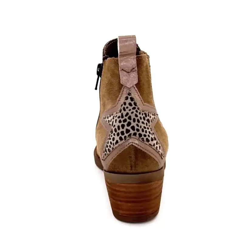 MKD Emily Westernstiefel aus haselnussbraunem Wildleder Ivoire Chaussures