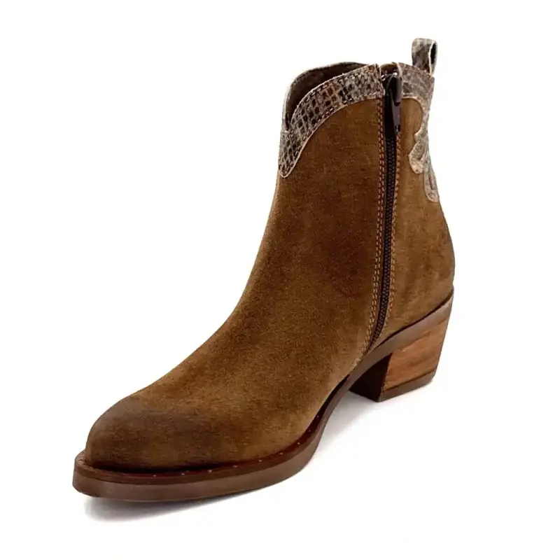 MKD Envie Hazelnut Suede Western Boots Ivoire Chaussures