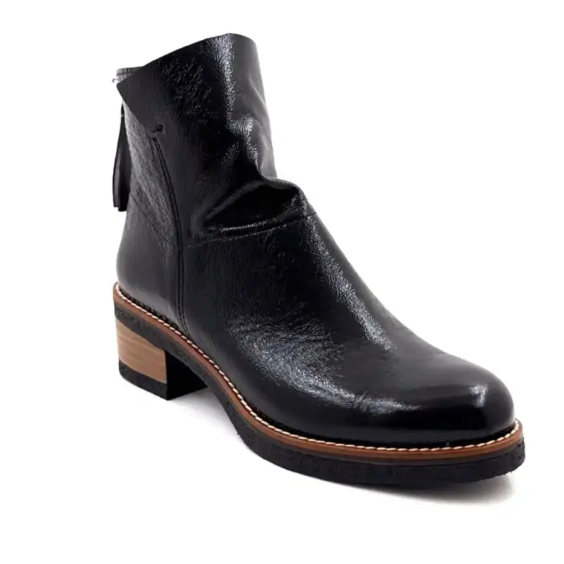 MKD Kanelsvarta Lackskinnsstövlar Ivoire Chaussures