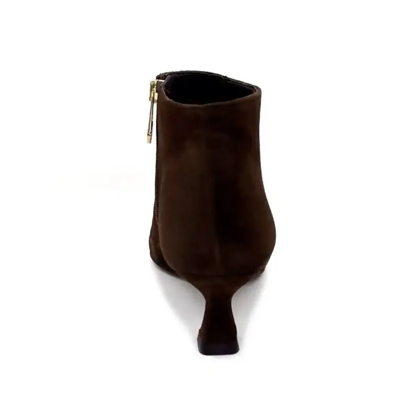 Botas de cano curto com salto Pedro Miralles 24397 em camurça marrom Ivoire Chaussures