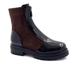 Botas de cano curto Metamorphosis Baffie em camurça marrom e couro envernizado preto.