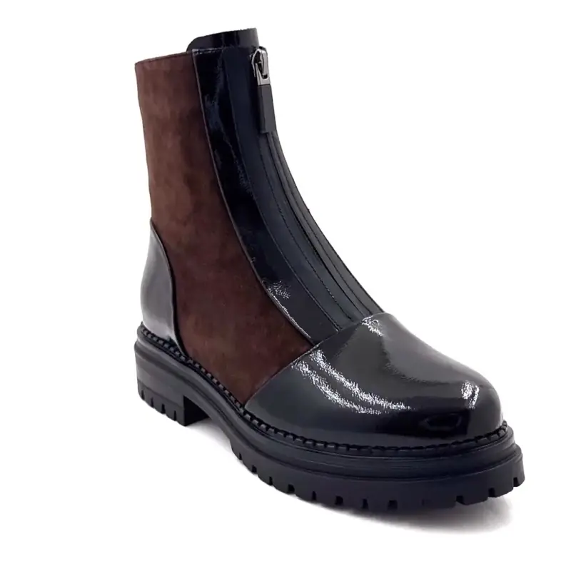 Botas de cano curto Metamorphosis Baffie em camurça marrom e couro envernizado preto. Ivoire Chaussures