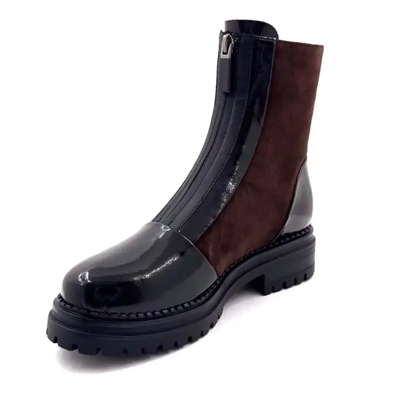 Botas de cano curto Metamorphosis Baffie em camurça marrom e couro envernizado preto. Ivoire Chaussures