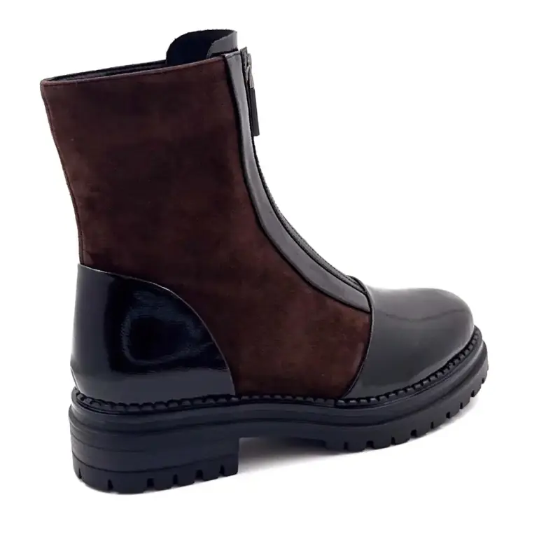Botas de cano curto Metamorphosis Baffie em camurça marrom e couro envernizado preto. Ivoire Chaussures