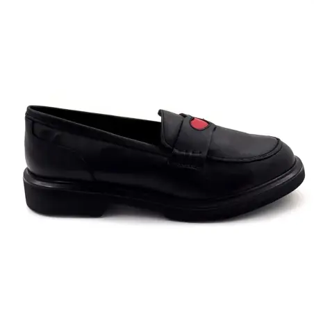 Mocassino Reqins Jack in pelle nera e cuore rosso 139,00&nbsp;€