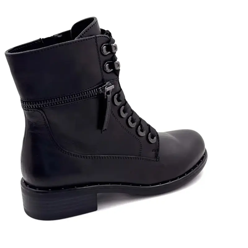 Regarde Le Ciel Roxana04 Black Leather Ankle Boots - %price%