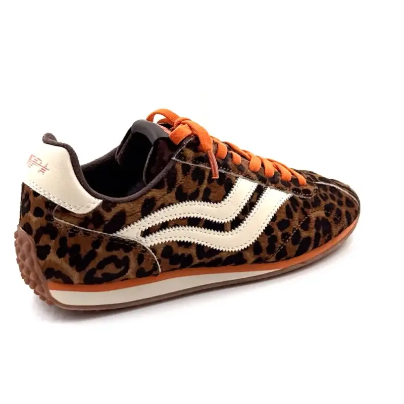 Zapatillas MRP Cartagena de piel naranja con estampado de leopardo.