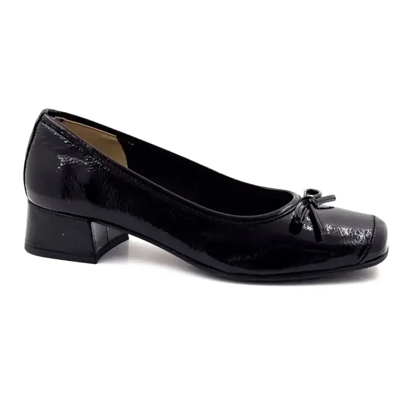 Ivoire Ballerina Flats with Black Leather Straps - %shop-name% - %price%