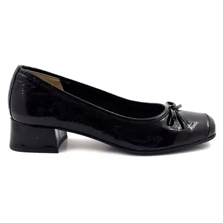 Ivoire Ballerina Flats with Black Leather Straps %price%
