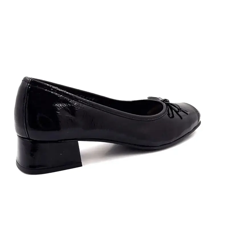 Ivoire ballerinasko med sorte læderremme - %shop-name% - %price%