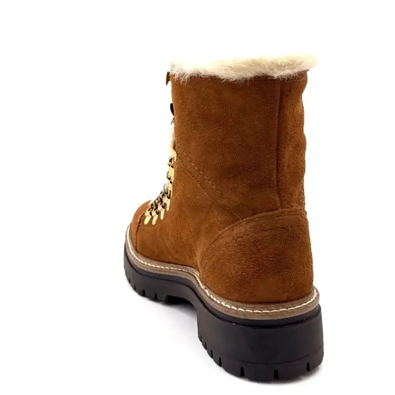 Hooper Shoes Layla ankelstøvletter i kamelfarget semsket skinn med saueskinnfôr %shop-name%