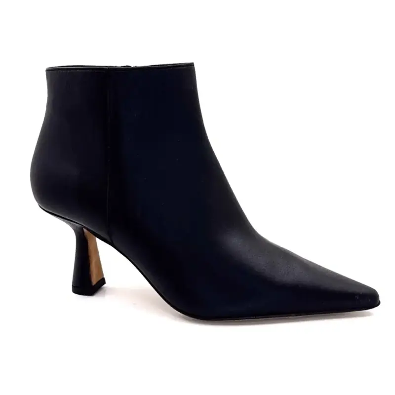 Botines de tacón de piel negra Angel Alarcon 26511