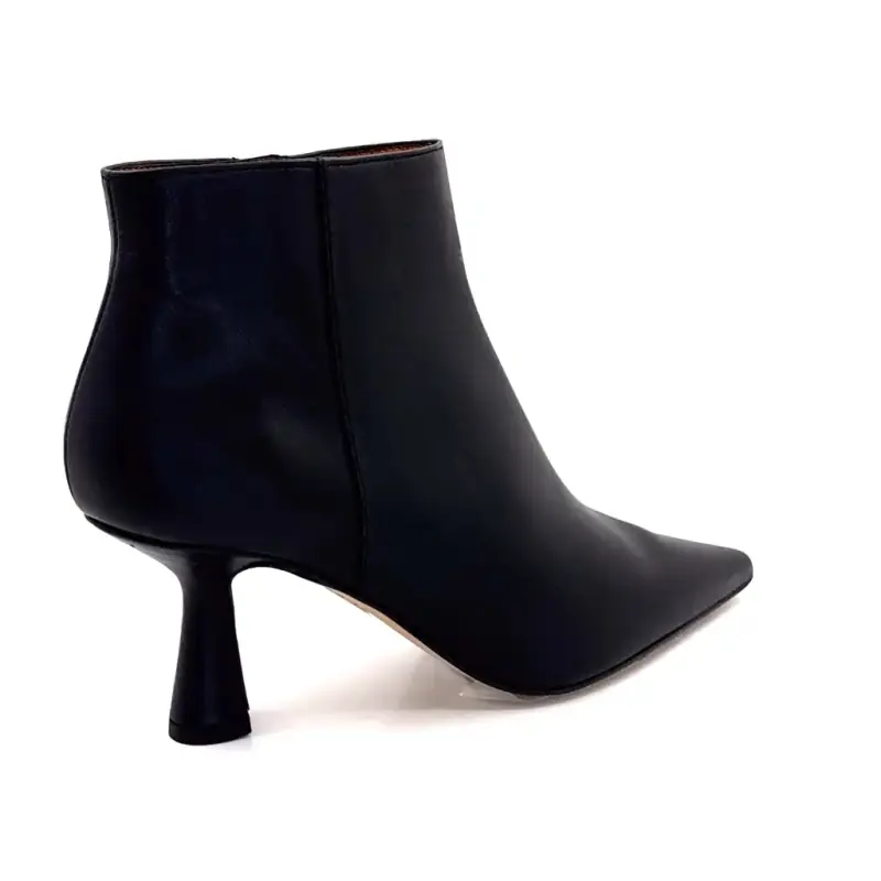 Botines de tacón de piel negra Angel Alarcon 26511
