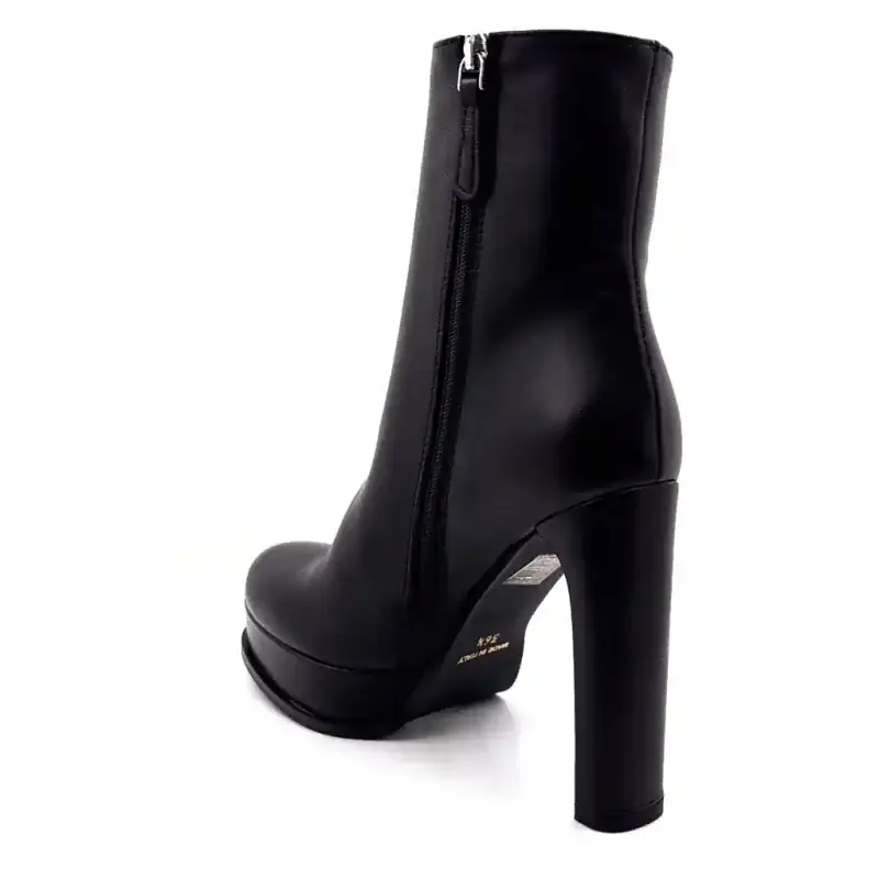 Ghete cu toc înalt din piele neagră Chantal 3301 F.326 %price%